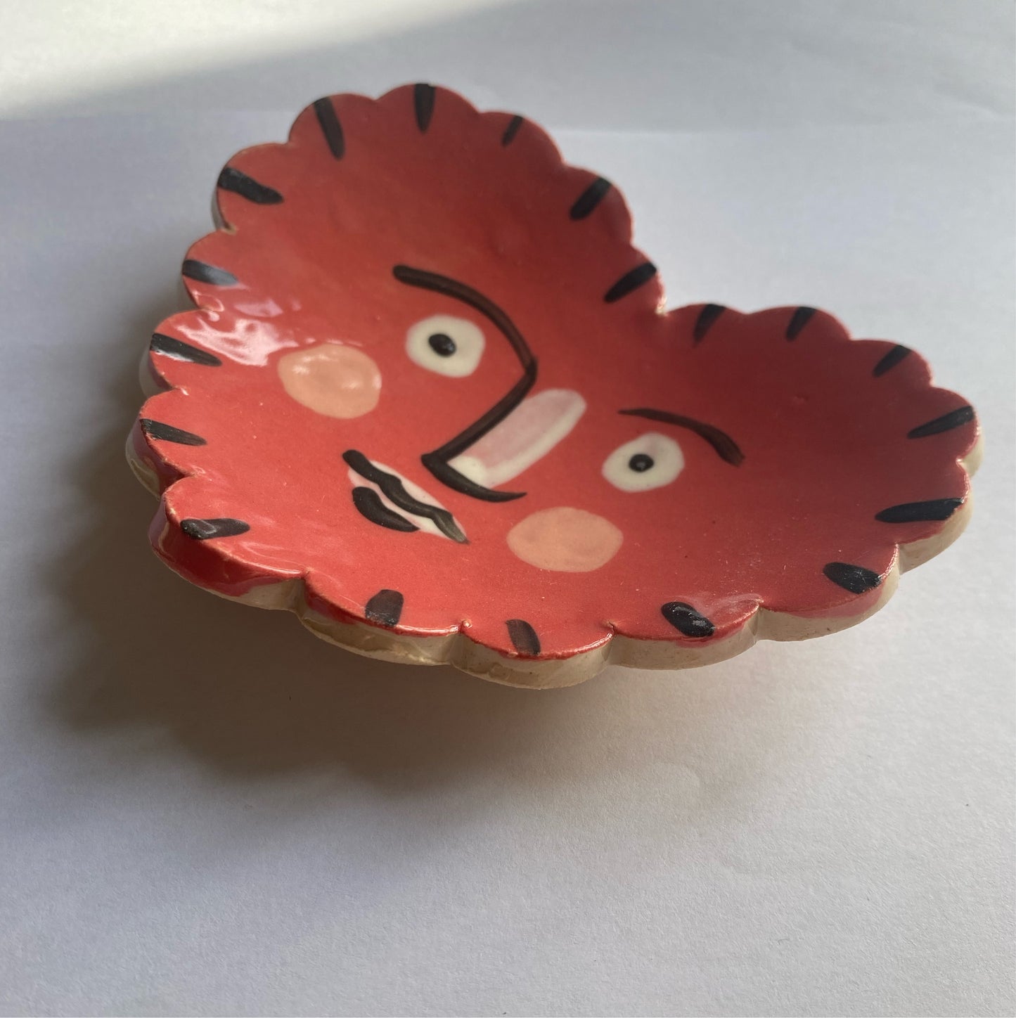 Isolation Face Heart Trinket dish