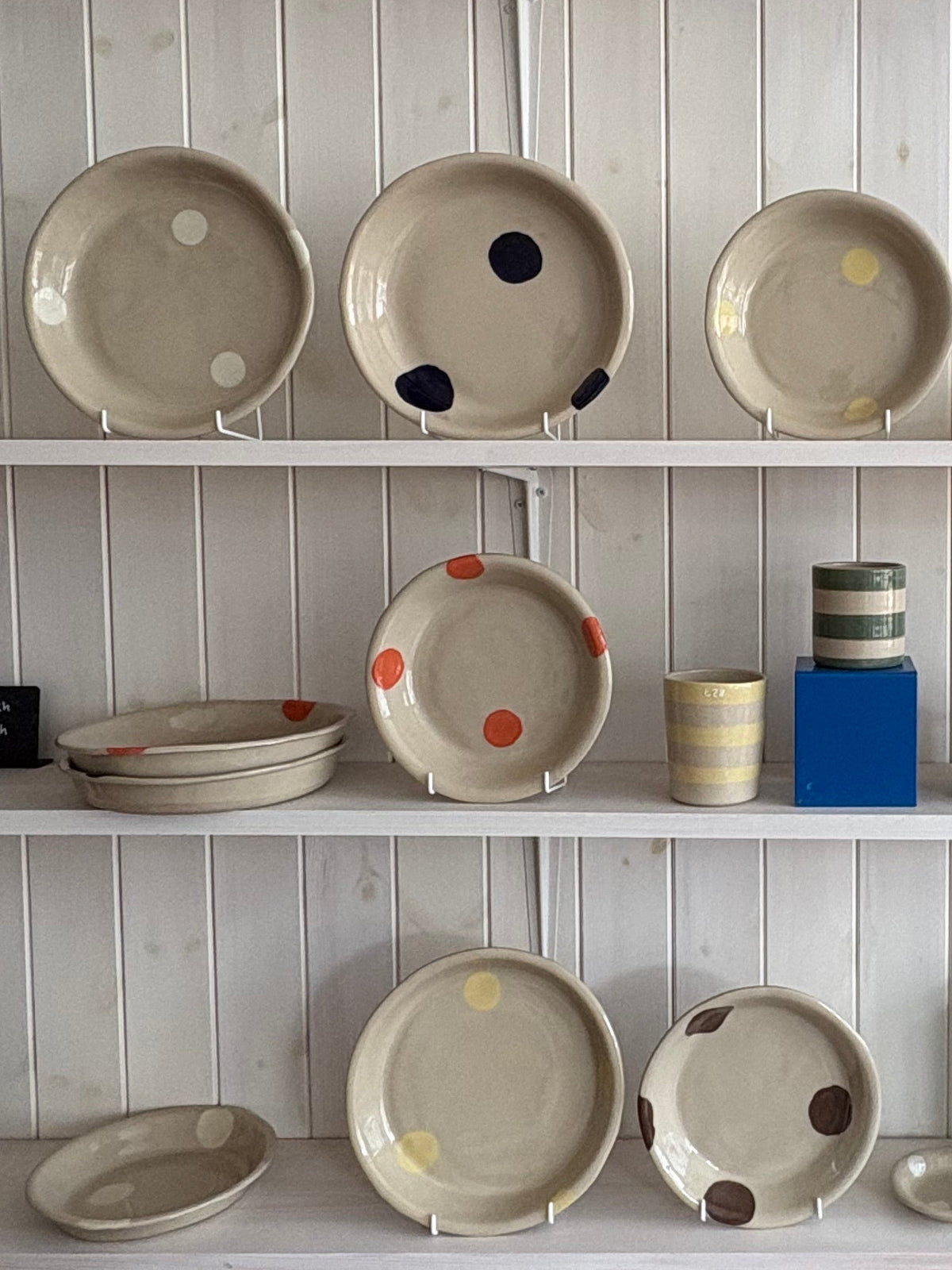 Le Dot Medium Dish in Mayo ( Cream )