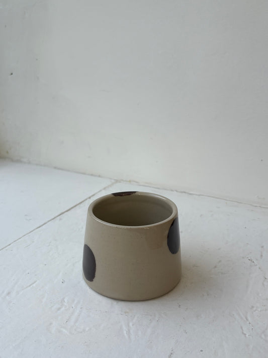 Le Dot Handleless Cup in Brown Sauce ( Brown )